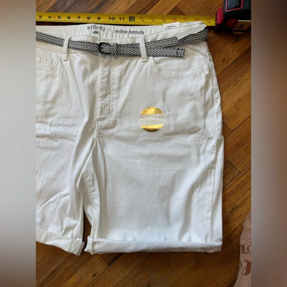Riders by Lee midrise Bermuda shorts new with tags. Size 18. White - Picture 3 of 5